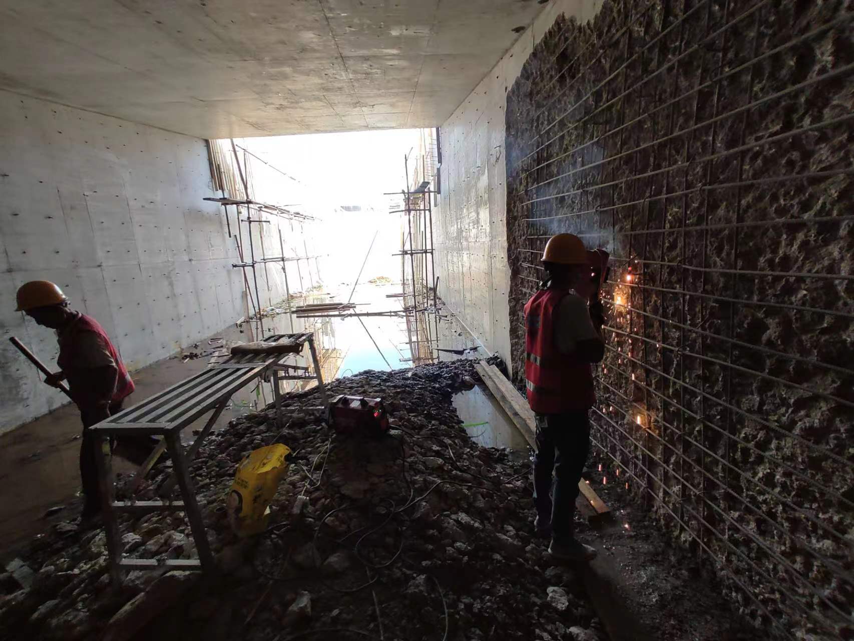 西宁挖断承重墙导致楼体开裂，加固施工方案出炉